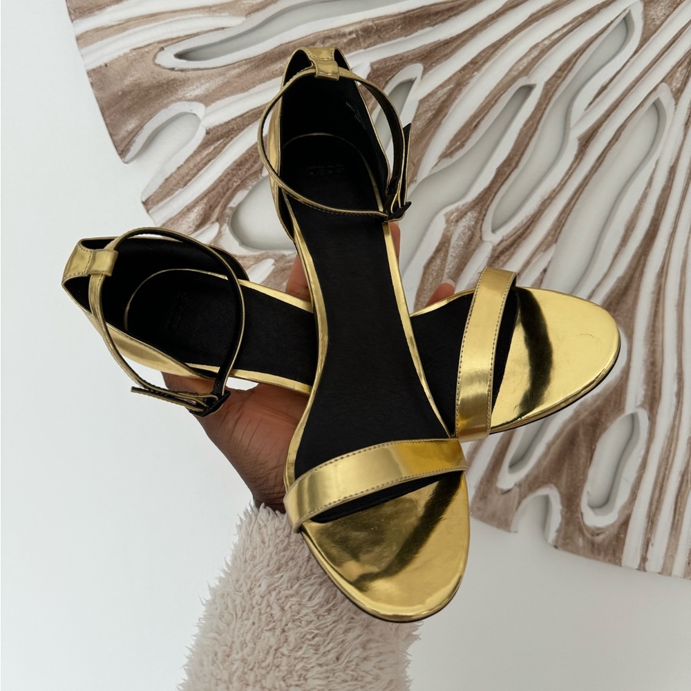 ASOS FAMOUS GOLDEN HEELS. BLOGGERS FAVORITE. SOLD OUT EVERYWHERE